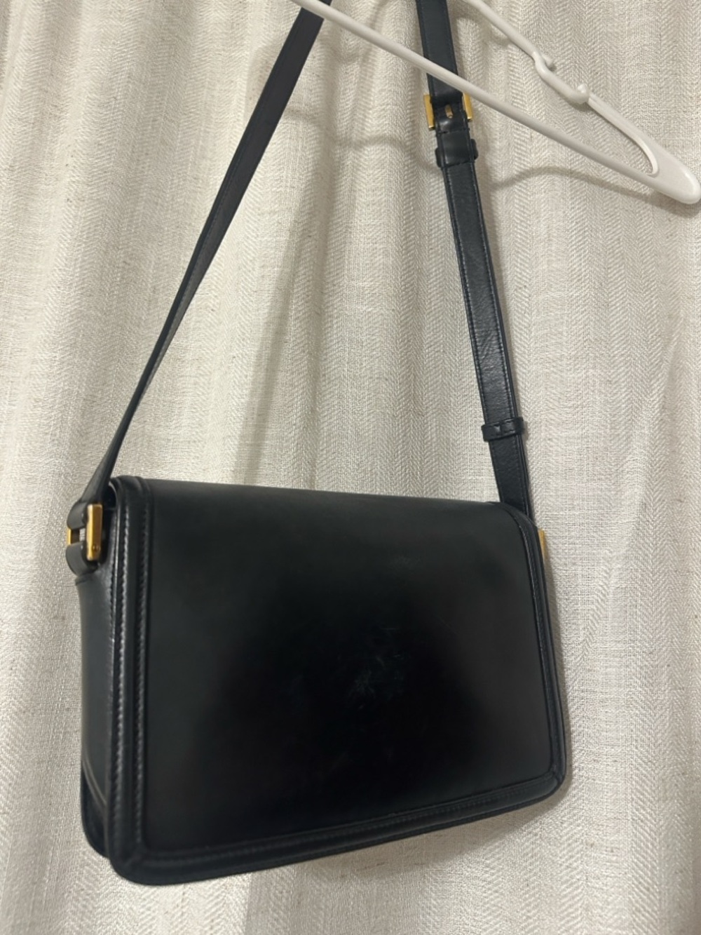 Yves Saint Laurent Black Leather Shoulder Bag with Gold YSL Logo - Picture 4 of 9